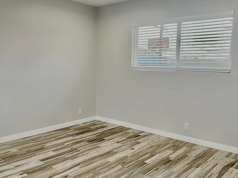 5710 Willowcrest Ave #D — Photo 11