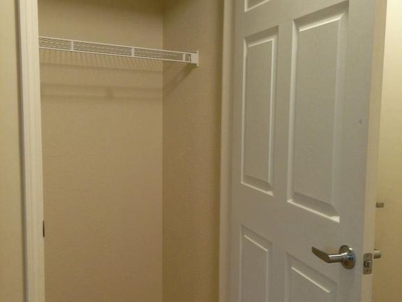 3rd image of 320 La Salle St APT 304
