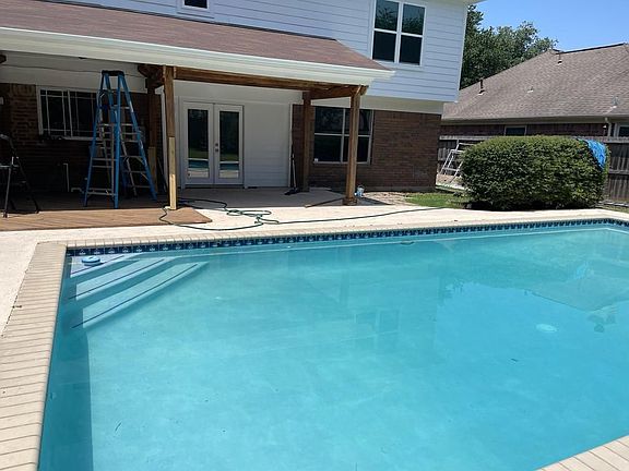 2nd image of 807 Sierra Lake Dr