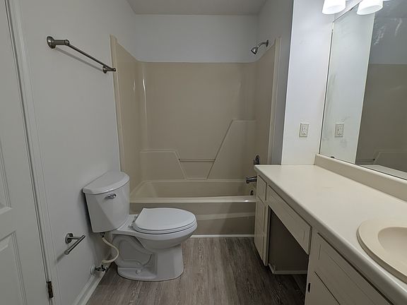 5th image of 408 S Woodburn Dr