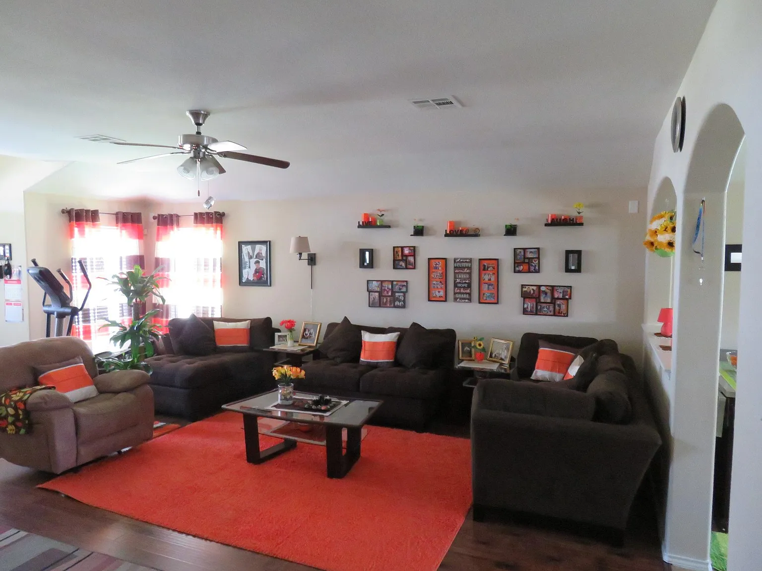 3 bed, 2082 sqft, $2,125 — Photo 3