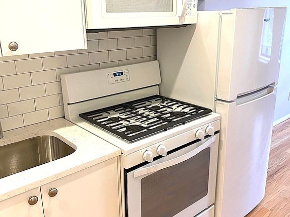 4th image of 54 E 7th St #20E