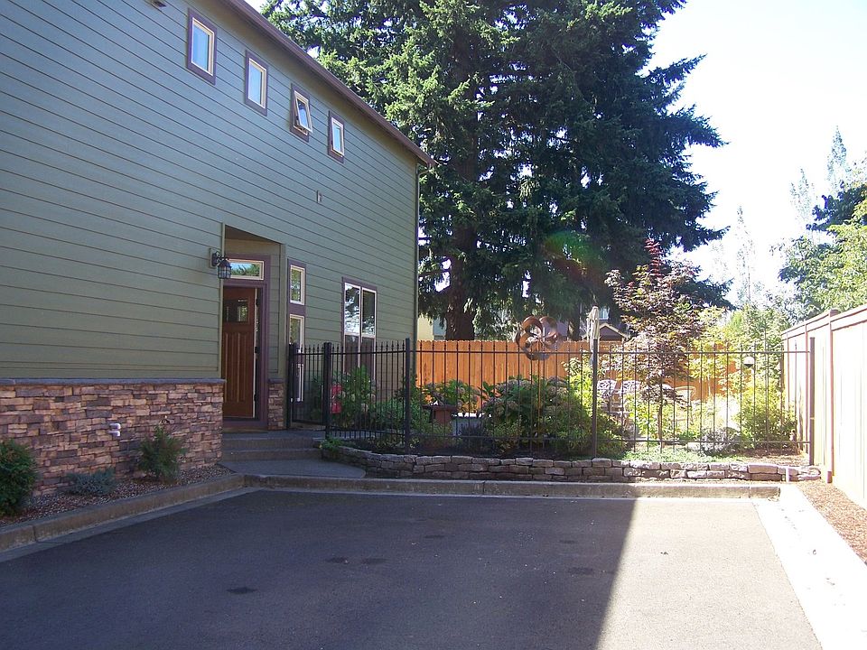 2nd image of 202 SE 198th Pl