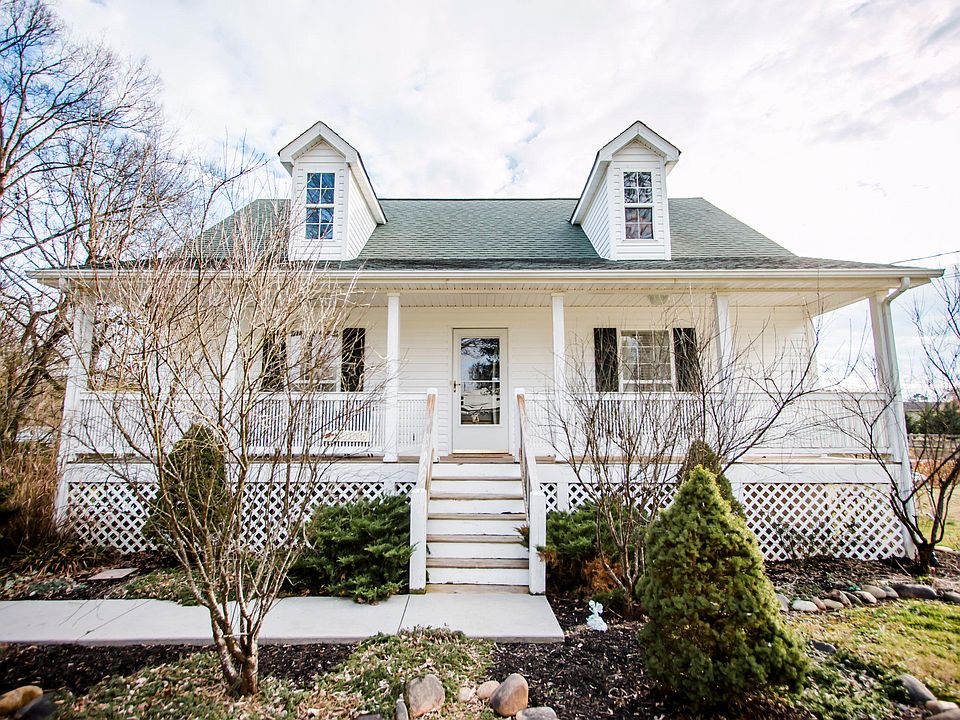 1st image of 2731 Daffodil Ln