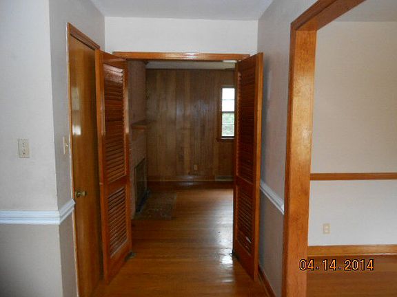 4th image of 225 Crosland Ave