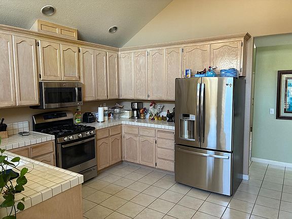 3rd image of 1 Meredith Cir
