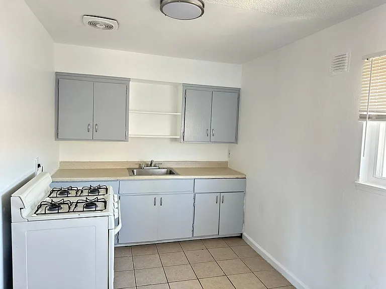 7123 Holly St — Photo 8