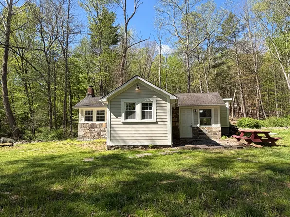 800 Hallet Rd, East Stroudsburg, PA 18301