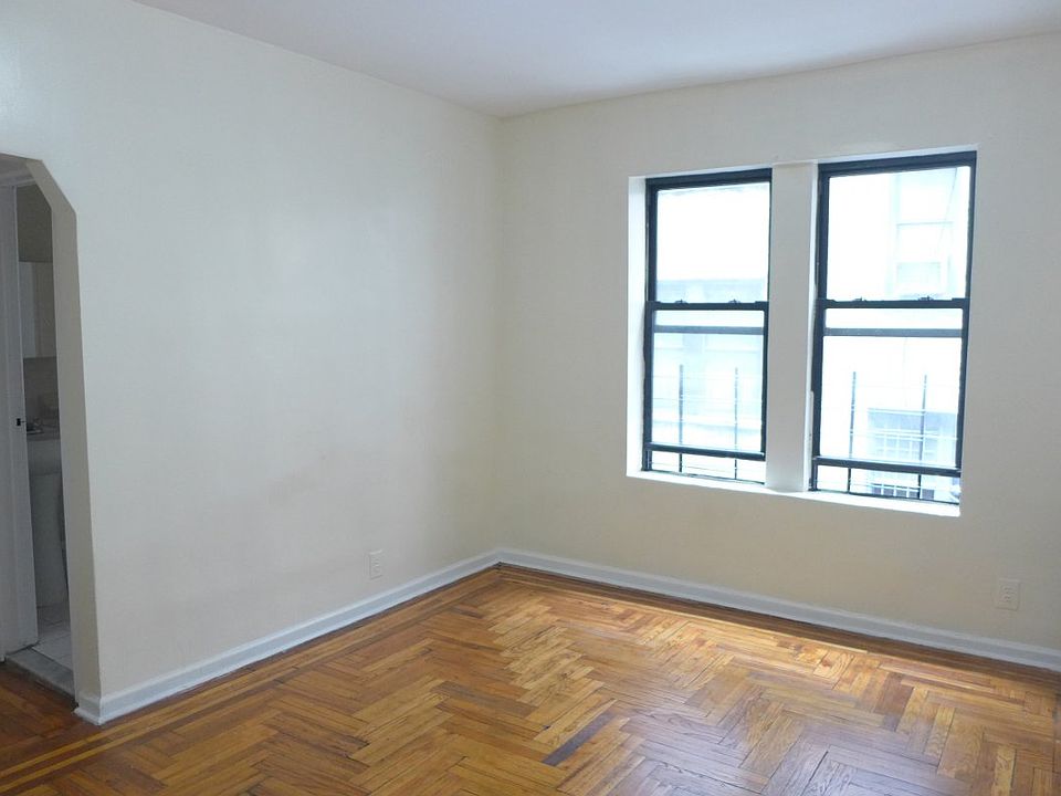1st image of 36 Bedford Park Blvd E APT 3A