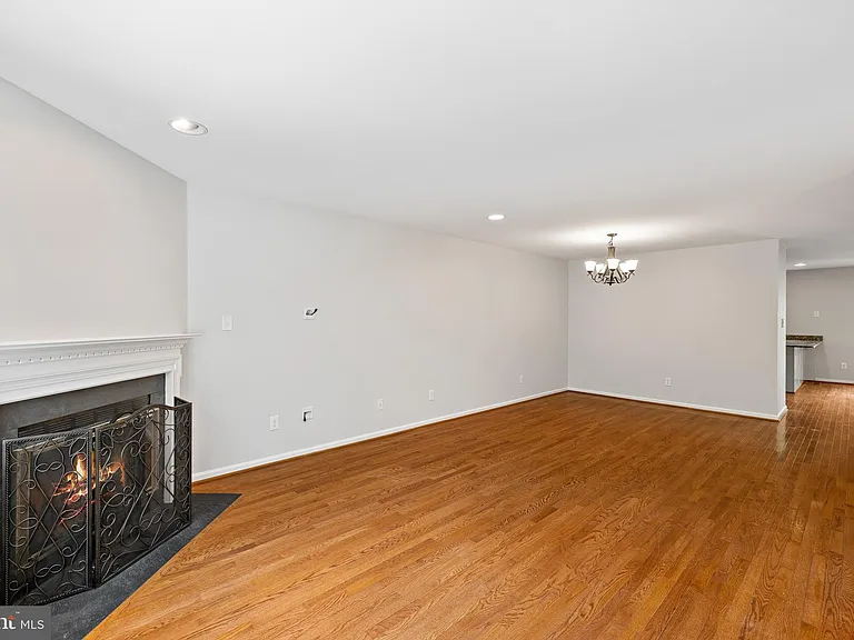 203 Princeton Cir — Photo 5