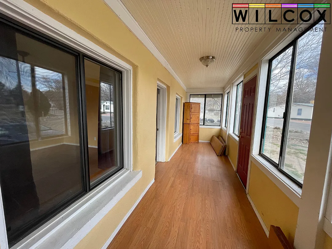 2 bed, 1.0 bath, $995 — Photo 3