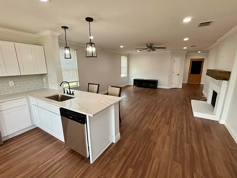 8405 Olivia Meadow Dr — Photo 5