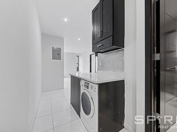 5th image of 204 W 108th St #Penthouse 6