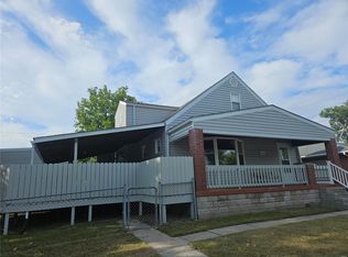 960 E Lorena Ave, Wood River, IL 62095