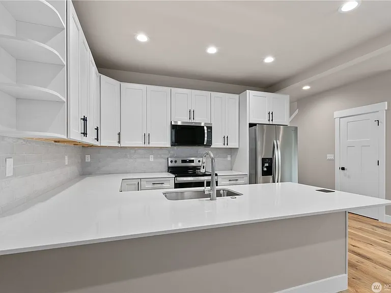 2201 Dejong Dr — Photo 2