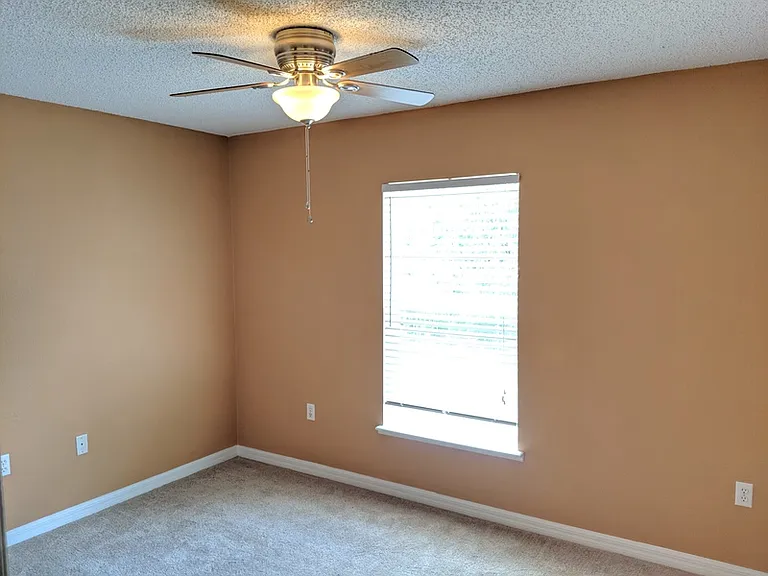 1907 Manatee Dr — Photo 11