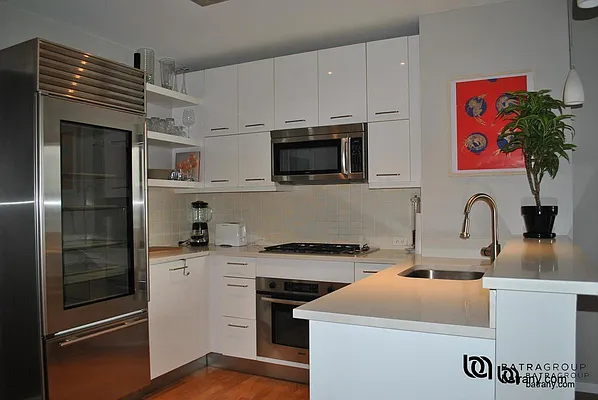 Rented by Batra Group Inc | media 35