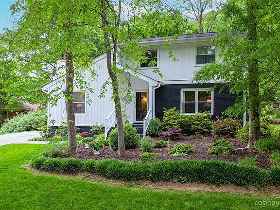 2nd image of 2034 Knickerbocker Dr