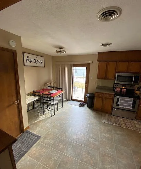 902 Shannon Ln — Photo 4