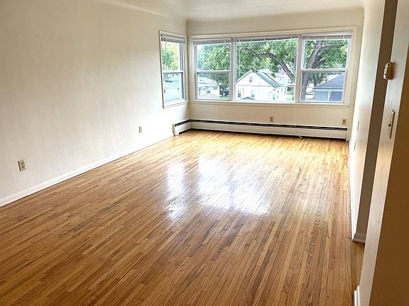 4th image of 382 Snelling Ave S #7