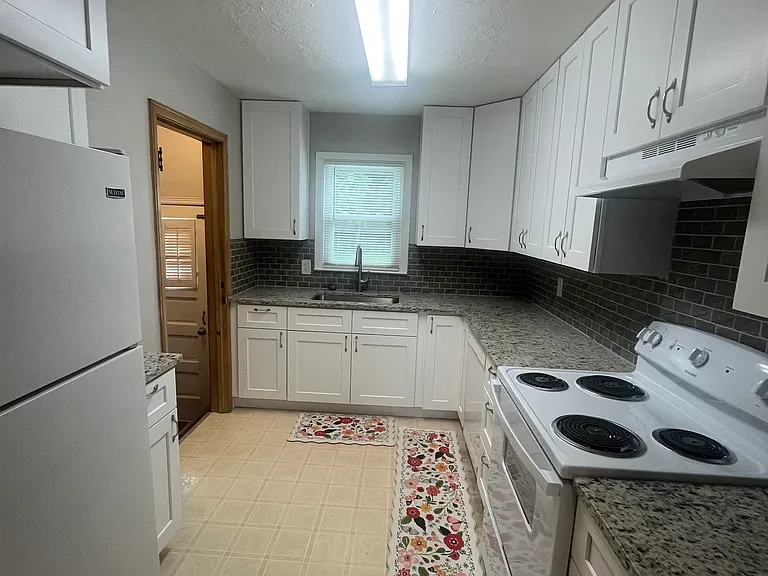 4533 Starr St — Photo 6
