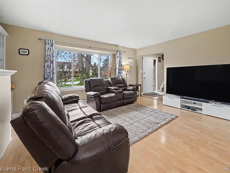 709 Denham Ln — Photo 5