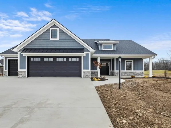 1904 Golfview Dr, Auburn, IN 46706