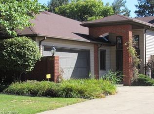 5230 Parkhurst Dr, Sheffield Village, OH 44054