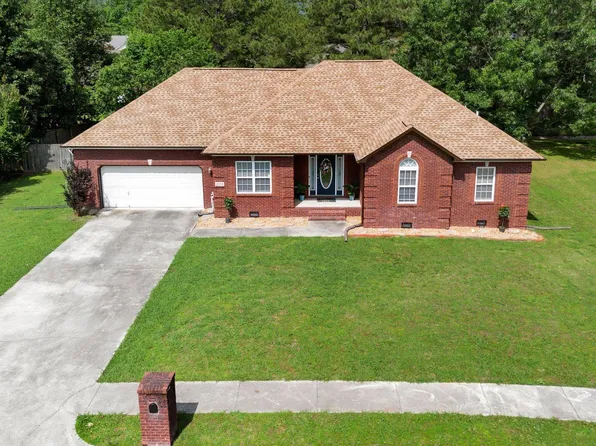 204 Chestnut Oak Cir, Owens Cross Roads, AL 35763