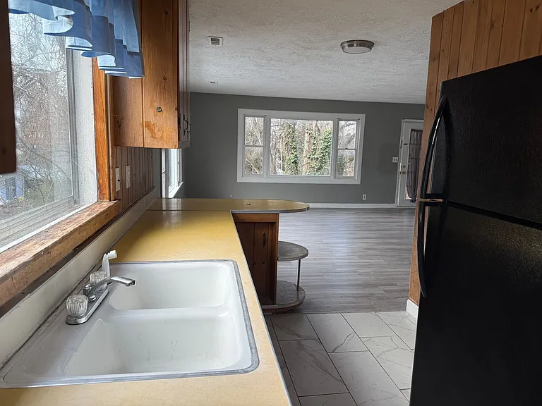 221 Taylor St — Photo 11