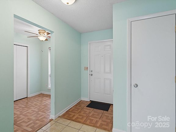 4th image of 1061 Sardis Cove Dr