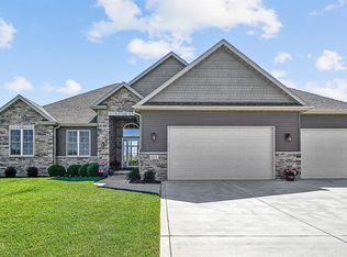 523 Hampton Manor Ct, Valparaiso, IN 46385