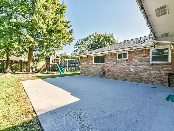 3rd image of 2603 Foliage Green Dr