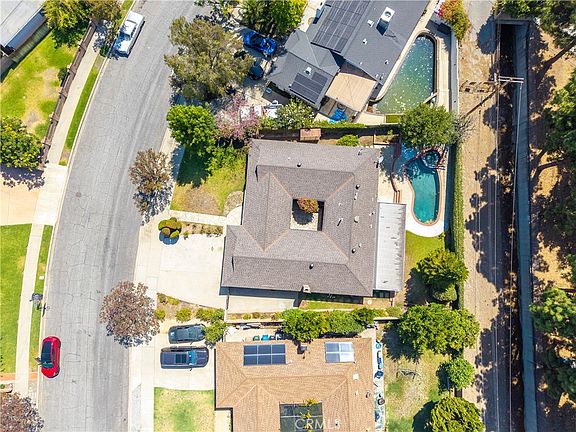 5th image of 711 E Cypress Ave