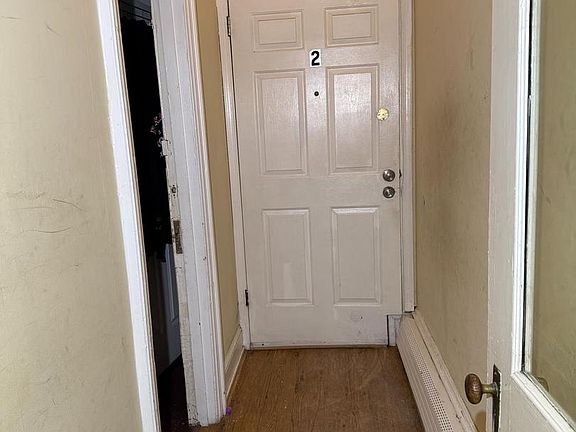 4th image of 558 Stanbridge St
