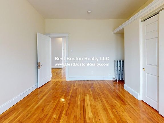 3rd image of 202 Baker St APT 2