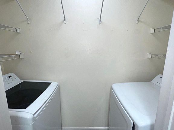5th image of 1532 Lincoln Way