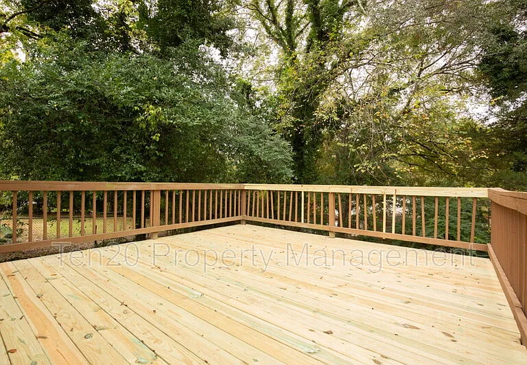 3909 Crestview Dr — Photo 15