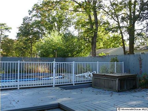 Great Pool Area w/Hot Tub!