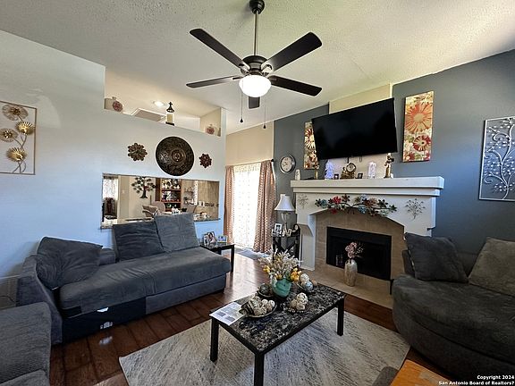 3rd image of 2842 FISHER FIELD DR