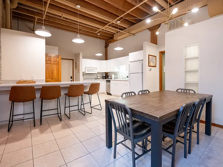 110 N Harbor Dr #104 — Photo 2
