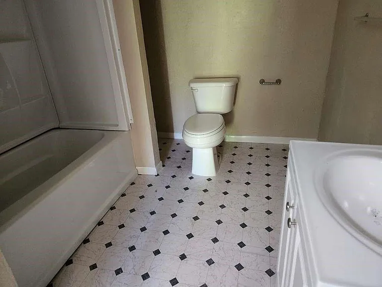 236 Adelaide Dr — Photo 17