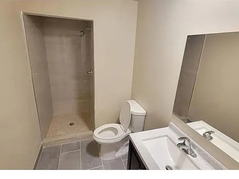 811 Orchid Ct #L — Photo 15