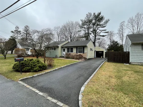 12 Woodruff Court, Huntington, NY 11743