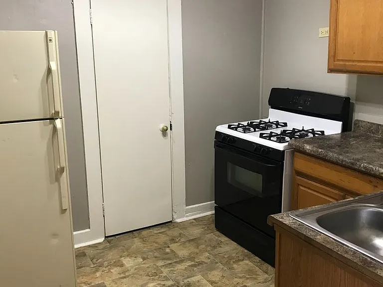 328 W Dewald St — Photo 8