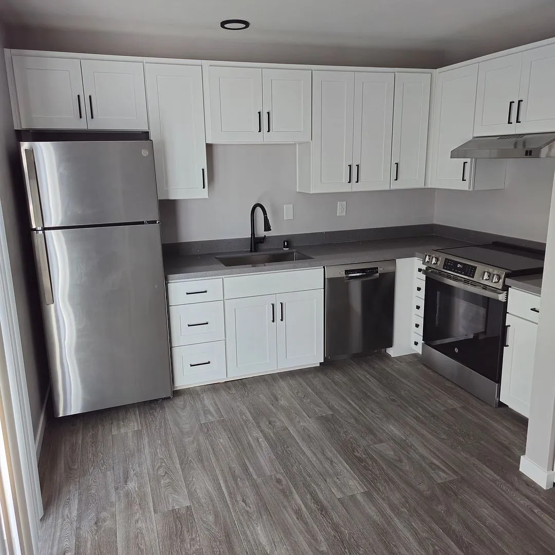 Renovated Townhomes & Apartments in Alderwood Area — Photo 4