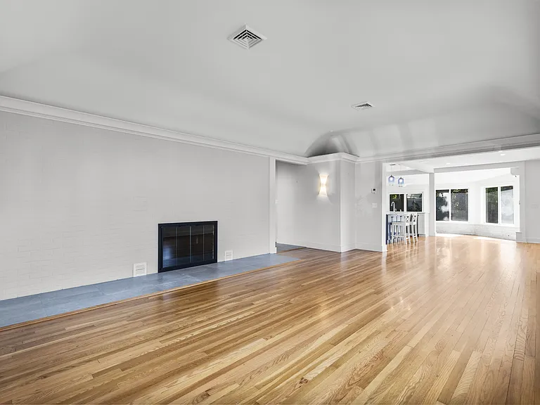 25 Crescent Bluff Ave — Photo 6