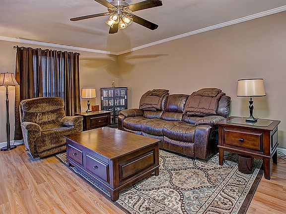 Crown molding, ceiling fan