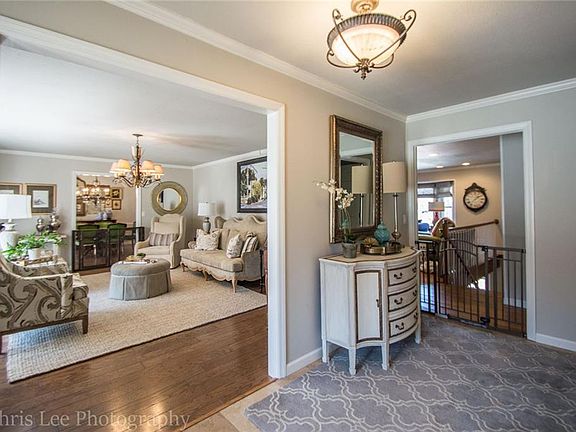 2nd image of 1120 E Oaks Manor Dr