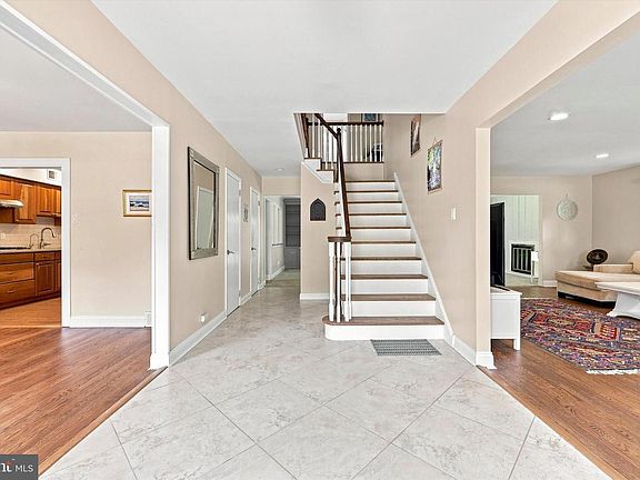 2nd image of 3 Red Maple Dr